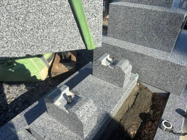 大垣市羽衣霊苑　新しい墓石の建立　③愛媛県産大島石の墓石建立